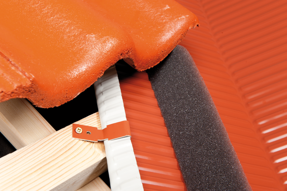 Valley Sealing Strip Line anthracite on roof